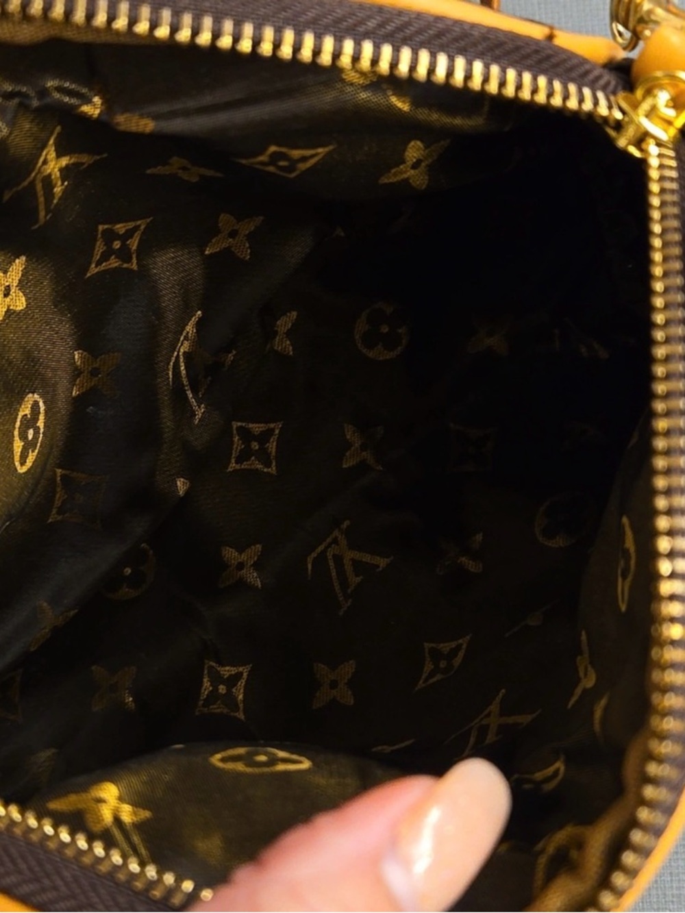 Designer Inspired Fashion Crossbody Bag - Picture 9 of 11